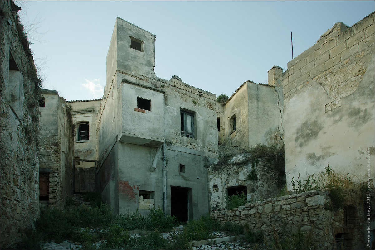 Заброшенный город Крако, Италия